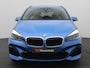 BMW 2-Serie Active Tourer 225xe iPerformance High Executive 225PK Aut. M Sport, Achteruitrijcamera, Elektr. Achterklep, Volleder, Head-Up Display, Achteruitrijcamera, Stoel-Stuurverwarming, 17" LM Velgen, Adaptieve Cruise Control