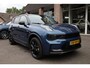 Lynk & Co 01 1.5 261PK! 6.6 Kwh LADEN! MY23 BLACKLINE ZWARTE-HEMEL 360-CAMERA PANO/SCHUIF INFINITY ZWARTE-HEMEL DAB NAVI CARPLAY STOELVERWARMING ELEK.ACHTERKLEP 20"LMV