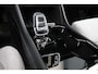 Volvo EX40 Extended Range Ultra 82 kWh - Panorama/schuifdak - IntelliSafe Assist & Surround - 360º Camera - Harman/Kardon audio - Verwarmde voorstoelen, stuur & achterbank - Parkeersensoren voor & achter - Elektr. bedienb. voorstoelen met geheugen links - Draadloze tel. lader - Warmtepomp - Extra getint glas - Elektr. inklapbare trekhaak - 19' LMV