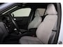 Volvo EX40 Extended Range Ultra 82 kWh - Panorama/schuifdak - IntelliSafe Assist & Surround - 360º Camera - Harman/Kardon audio - Verwarmde voorstoelen, stuur & achterbank - Parkeersensoren voor & achter - Elektr. bedienb. voorstoelen met geheugen links - Draadloze tel. lader - Warmtepomp - Extra getint glas - Elektr. inklapbare trekhaak - 19' LMV