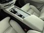 Volvo XC60 2.0 T6 Plug-in hybrid AWD Plus Bright | Trekhaak | Panoramadak | 21 inch LM | PDC V+A + Camara | Lederen bekleding | BLIS | Getint en gelaagd glas achter |