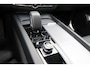 Volvo XC60 T6 Recharge AWD Plus Dark - LONG RANGE - Panorama/schuifdak - IntelliSafe Assist & Surround - 360º Camera - Harman/Kardon audio - Adaptieve LED koplampen - Verwarmde voorstoelen, stuur & achterbank - Parkeersensoren voor & achter - Elektr. bedienb. voorstoelen met geheugen - Draadloze tel. lader - Extra getint glas - Elektr. inklapbare trekhaak - 19' LMV