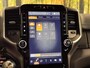 Dodge Ram 1500 5.7 V8 4x4 Crew Cab Laramie | Panoramadak | Apple Carplay | Android Auto | Side Step | 22" Lichtmetaal | Harman & Kardon | Trekhaak 3500 KG | Bullbar | Stoelverwarming / Ventilatie |
