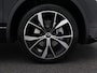 Volkswagen Tiguan 1.4 TSi 145 Pk eHybrid R-Line Business Automaat | Trekhaak | LED | Stoel en Stuur Verwarming | Adaptive Cruise | Carplay | Navigatiesysteem | Parkeersensoren | Camera | Elektrische Achterklep | 20 Inch | 30.380 Km!!