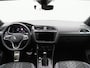 Volkswagen Tiguan 1.4 TSi 145 Pk eHybrid R-Line Business Automaat | Trekhaak | LED | Stoel en Stuur Verwarming | Adaptive Cruise | Carplay | Navigatiesysteem | Parkeersensoren | Camera | Elektrische Achterklep | 20 Inch | 30.380 Km!!