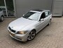 BMW 3-Serie Touring BMW 320i / PANORAMADAK / RIJDT SCHAKELT GOED / NAP