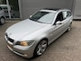 BMW 3-Serie Touring BMW 320i / PANORAMADAK / RIJDT SCHAKELT GOED / NAP