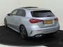 Mercedes-Benz A-klasse 180 AMG Line Stoelverwarming / Achteruitrijcamera / Panorama-schuifdak / Night-Pakket