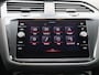 Volkswagen Tiguan 1.4 TSI eHybrid R-Line | 245 PK | SoH 100% | Plug-IN | Trekhaak | Navigatie | 20 Inch 'Suzuka' | Stoelverwarming en Stuurwielverwarming | Digital Cockpit | Park Assist |