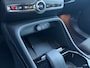 Volvo XC40 Extended Range Plus 82 kWh / Adaptieve cruise control / verwarmbare voorstoelen / Trekhaak /