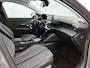 Peugeot e-208 EV Allure 51 kWh 156pk | 410km WLTP Actieradius | Accu SOH 97,2% | Navigatie | Camera v+a | Climate Control | Adaptieve Cruise Control | Parkeersensoren v+a | Dodehoeksensor | Armsteun | Digitaal instrumentenpaneel | Draadloze Apple Carplay / Android Auto + telefoonlader | DAB+ radio | Led koplampen | Donker getint glas | 16" lichtmetalen velgen |