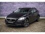 Volvo V40 Cross Country 1.5 T3 Momentum | Stand kachel | Stoel verwarming | 18" | Parkeersensoren voor en achter | High performance audio |