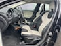 Volvo V40 Cross Country 1.5 T3 Momentum | Stand kachel | Stoel verwarming | 18" | Parkeersensoren voor en achter | High performance audio |