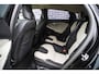 Volvo V40 Cross Country 1.5 T3 Momentum | Stand kachel | Stoel verwarming | 18" | Parkeersensoren voor en achter | High performance audio |