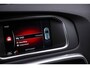Volvo V40 Cross Country 1.5 T3 Momentum | Stand kachel | Stoel verwarming | 18" | Parkeersensoren voor en achter | High performance audio |