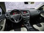Volvo V40 Cross Country 1.5 T3 Momentum | Stand kachel | Stoel verwarming | 18" | Parkeersensoren voor en achter | High performance audio |