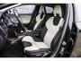 Volvo V40 Cross Country 1.5 T3 Momentum | Stand kachel | Stoel verwarming | 18" | Parkeersensoren voor en achter | High performance audio |