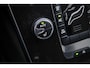 Volvo V40 Cross Country 1.5 T3 Momentum | Stand kachel | Stoel verwarming | 18" | Parkeersensoren voor en achter | High performance audio |