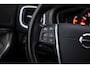 Volvo V40 Cross Country 1.5 T3 Momentum | Stand kachel | Stoel verwarming | 18" | Parkeersensoren voor en achter | High performance audio |