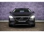 Volvo V40 Cross Country 1.5 T3 Momentum | Stand kachel | Stoel verwarming | 18" | Parkeersensoren voor en achter | High performance audio |