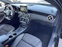 Mercedes-Benz A-klasse 160 Ambition (Elektrisch Schuifdak - LED koplampen - AMG pakket - Navigatie - Parkeersensoren V+A - Airco - Sportstoelen)