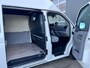 Volkswagen Transporter 2.5 TDI 340 130pk L2H3 BTW vrij! Automaat Airco Trekhaak Stroomvoorziening Stand kachel Bestel 3-Persoons Euro 4 Ideaal voor ombouw naar Camper Kamper!!!
