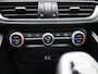 Alfa Romeo Giulia 2.0T Sprint | Automaat | Navigatie | Apple Carplay / Android Auto | Achteruitrijcamera | Half-Leder | Parkeersensoren | DAB Ontvanger | Schakelpedalen | Adaptive Cruise Control | Bi-Xenon | Climate Control | 18' Lichtmetalen Velgen |