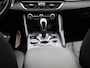 Alfa Romeo Giulia 2.0T Sprint | Automaat | Navigatie | Apple Carplay / Android Auto | Achteruitrijcamera | Half-Leder | Parkeersensoren | DAB Ontvanger | Schakelpedalen | Adaptive Cruise Control | Bi-Xenon | Climate Control | 18' Lichtmetalen Velgen |