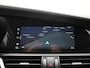 Alfa Romeo Giulia 2.0T Sprint | Automaat | Navigatie | Apple Carplay / Android Auto | Achteruitrijcamera | Half-Leder | Parkeersensoren | DAB Ontvanger | Schakelpedalen | Adaptive Cruise Control | Bi-Xenon | Climate Control | 18' Lichtmetalen Velgen |