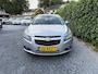Chevrolet Cruze 1.8 LS | Airco | Cruise Control | Elekt. Ramen | LMV | PDC | Trekhaak | APK tot 27-09-2025!