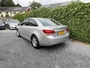 Chevrolet Cruze 1.8 LS | Airco | Cruise Control | Elekt. Ramen | LMV | PDC | Trekhaak | APK tot 27-09-2025!