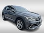 Volkswagen Tiguan 1.4 TSI eHybrid 245pk R-Line DSG Automaat Panoramadak / Achterklep elektrisch / Navigatie / Camera / Sport-comfortstoelen vóór