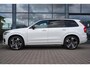 Volvo XC90 2.0 T8 Plug-in hybrid AWD Ultra Dark | 2400 kg trekgewicht! | Trekhaak Elektrisch |  Luchtvering | Bowers & Wilkins Audio | Exclusieve Wool Blend Interieur | Head-Up Display |  Adaptieve Cruise Controle | Panorama dak | Electrische stoelen met memory | Google on Board | Visual Park Assist |