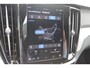 Volvo V60 T6 350PK Automaat Plug-in hybrid AWD Plus Dark Panoramisch schuif-kanteldak / Semi elektrisch wegklapbare trekhaak / Google infotainment / Verwarmbare voorstoelen en stuurwiel / Adaptieve cruise control