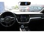 Volvo V60 T6 350PK Automaat Plug-in hybrid AWD Plus Dark Panoramisch schuif-kanteldak / Semi elektrisch wegklapbare trekhaak / Google infotainment / Verwarmbare voorstoelen en stuurwiel / Adaptieve cruise control