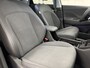 Hyundai Kona Electric Premium 65.4 kWh ECO Volledig Elektrische Automaat met Navigatie, Lederen bekleding en Stoelverwarming Uit voorraad leverbaar!