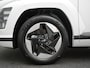Hyundai Kona Electric Premium 65.4 kWh ECO Volledig Elektrische Automaat met Navigatie, Lederen bekleding en Stoelverwarming Uit voorraad leverbaar!