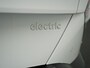 Hyundai Kona Electric Premium 65.4 kWh ECO Volledig Elektrische Automaat met Navigatie, Lederen bekleding en Stoelverwarming Uit voorraad leverbaar!