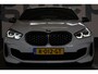 BMW 1-Serie M135i xDrive High Executive | Akrapovič uitlaatsysteem | Cruise control | Climate control | Stoelverwarming | Apple carplay/Android auto | DAB radio | Dealer onderhouden |