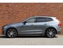 Volvo XC60 T8 Twin Engine AWD R-Design | Trekhaak  Semi-Elektrisch | Actieve Luchtvering met Four-C | 360 Graden Camera | Full-LED Adaptieve Koplampen | BLIS Dodehoekdetectie | Elektrisch Verstelbare Bestuurdersstoel | Panoramisch Schuif-/kanteldak | Adaptieve Cruise Control | Verwarmbare Voor- en Achterstoelen