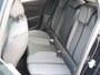Peugeot 208 Hybrid 100PK e-DCS6 Allure | AUTOMAAT | AppleCarplay/AndroidAuto | Parkeersensoren | FULL LED | Lederen Stuurwiel | Climate Control | Cruise Control | 16" LMV | Privacy Glass |