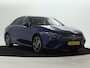 Mercedes-Benz A-klasse 250 e AMG NIghtpakket | Distronic | Keyless Go | Dode Hoek Ass | Sfeerverlichting | Alarm | Parkeerpakket met Camera | Inclusief 24 maanden Mercedes-Benz Certified garantie voor Europa.