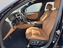 BMW 5-Serie Touring 520i High Executive M - Sport / Elektrische stoelen met geheugenfunctie / Stoelverwarming / Elektrische achterklep / Apple Carplay/Android Auto / 19" lm. velgen