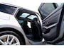 BMW 3-Serie Touring 320e | Panorama | Elektrische trekhaak | Luxe Leder/stof | Achteruitrijcamera | Shadowline | Stoelverwarming |