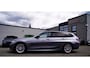 BMW 3-Serie Touring 320e | Panorama | Elektrische trekhaak | Luxe Leder/stof | Achteruitrijcamera | Shadowline | Stoelverwarming |
