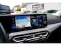 BMW 3-Serie Touring 320e | Panorama | Elektrische trekhaak | Luxe Leder/stof | Achteruitrijcamera | Shadowline | Stoelverwarming |