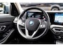 BMW 3-Serie Touring 320e | Panorama | Elektrische trekhaak | Luxe Leder/stof | Achteruitrijcamera | Shadowline | Stoelverwarming |