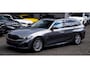 BMW 3-Serie Touring 320e | Panorama | Elektrische trekhaak | Luxe Leder/stof | Achteruitrijcamera | Shadowline | Stoelverwarming |