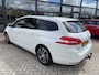 Peugeot 308 SW 1.6 BlueHDI 120 pk Blue Lease Executive Pack Trekhaak Panoramadak Camera Parkeersensoren DAB Clima en Cruise Control Wit Metallic Nette auto zuinige Euro 6 Diesel Station