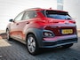 Hyundai Kona Electric EV Premium 64 kWh | Clima | Cruise | Navi | Leer | Stoel/stuur verwarming | Pdc | Camera | Lichtmetaal | 1 fase lader